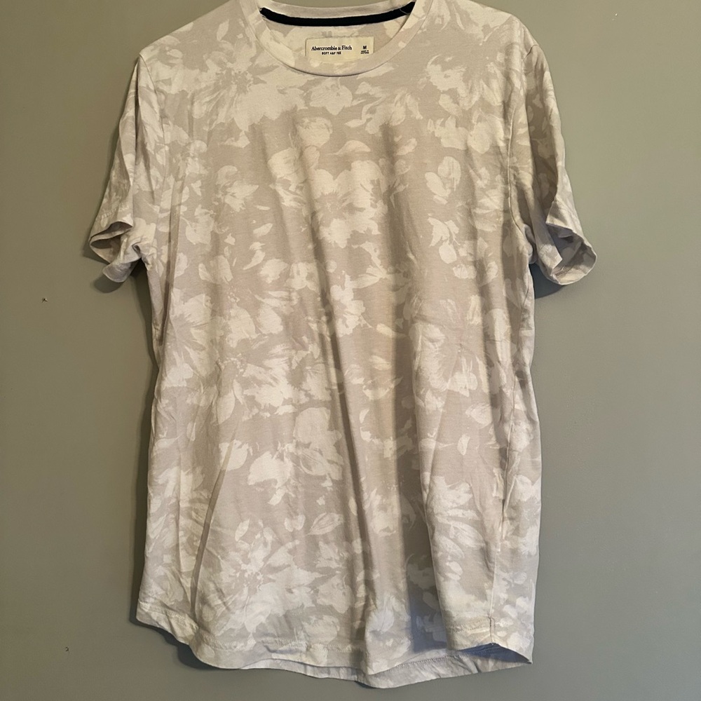 Abercrombie & Fitch Light Beige Floral Tee